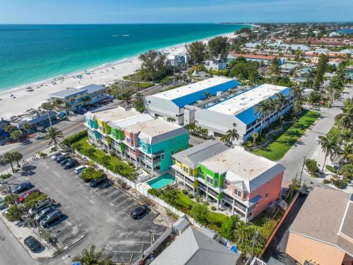 Bradenton Beach House | A Twist of Lime