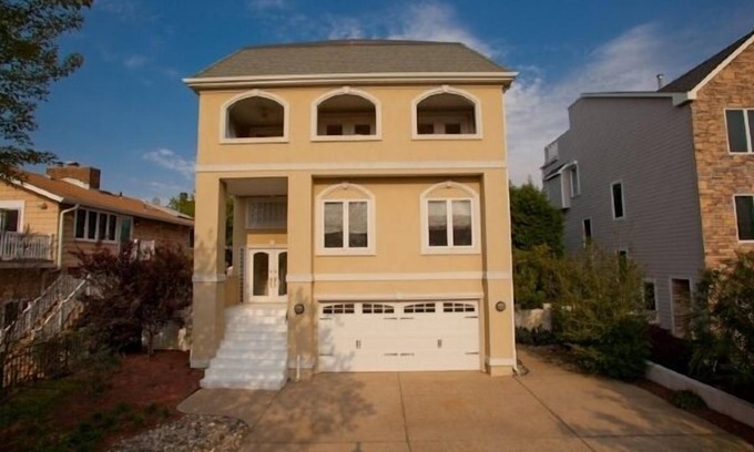 Croatan Beach House | A Wave From It All by RedAwning