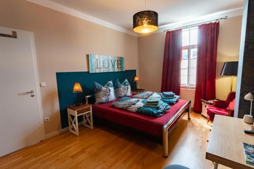 Bad Kissingen Apartment | AAB Apartment 80qm mit 2 Schlafzimmern, Self-Check-in mit Wlan und gratis Parkplatz am Haus