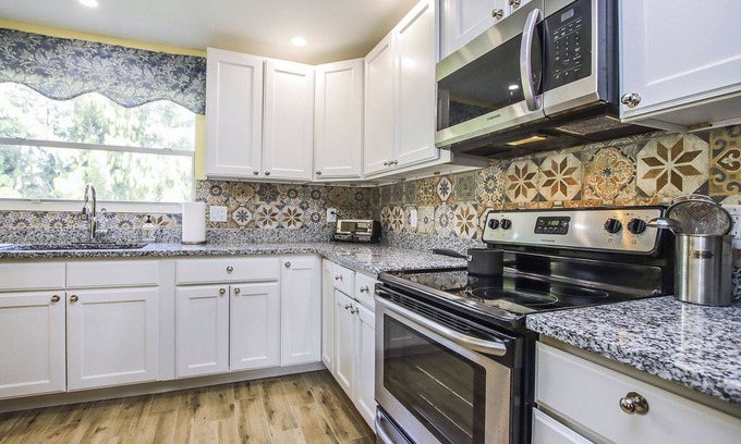 Saint James City House | Aaliyah`s and Amina`s Tropical Retreat 4 - Pine Island St James City Florida