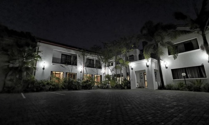 Baileys Muckleneuk House | Aanmani Rose Guesthouse