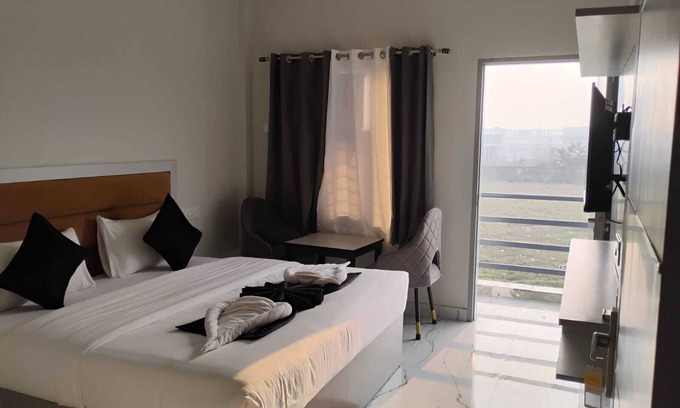 Mayapur Hotel | Aastha Guest House