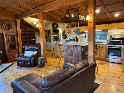 Fairplay Ski Chalet | Abandoned Rail Cabin -19 miles to Breckenridge! Hot Tub!