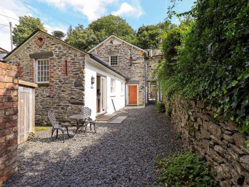 Penny Bridge House | Abbots Reading Suite