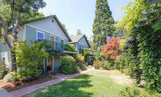 Ashland House | ABBOTT'S COTTAGES, Avocet cottage- 3 bdrm/2bath, walking distance to downtown