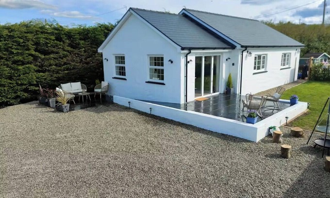Felinwynt Cottage | Aberporth 2-Bed Cottage , Sleeps 4 & Pet Friendly