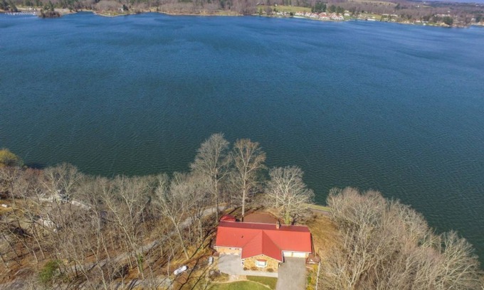 Ingles House | Abigail's Lake View has a Panoramic view of Claytor Lake!