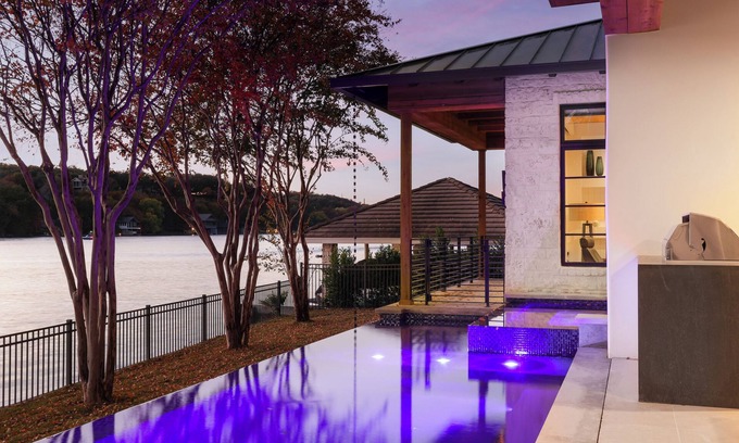 Watersedge House | Above Austin Diamond on Lake Austin