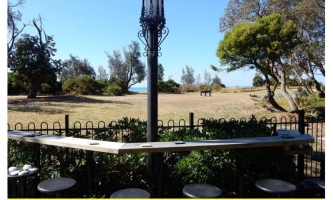 Rosebud House | ABSOLUTE BEACH FRONTAGE - 30m away BEACH/SHOPS/PUBS/CAFES-Leave the car, walk