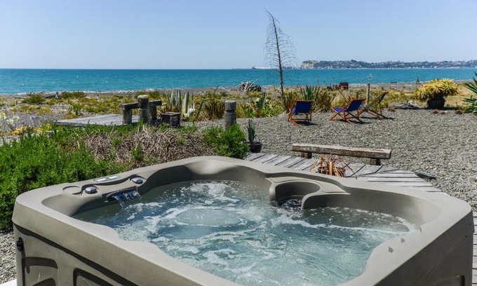 Napier Bed & Breakfast | Absolute Beachfront B&B