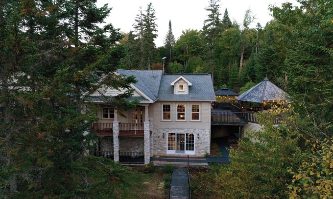 Val-des-Lacs Ski Chalet | Absolute luxury by the lake - Chateau Val-des-Lacs