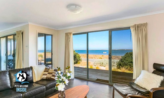 Bonney House | Absolute Waterfront Views + Kayaks