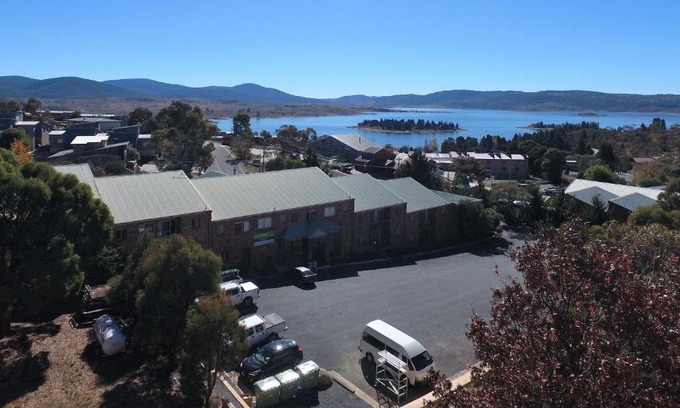 Jindabyne Hotel | Acacia Snowy Motel