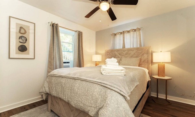 Trenton Apartment | Acadia Basecamp | Walk to Lobster House, Coffee, Bakery | 1 Gig Wifi (APT1)