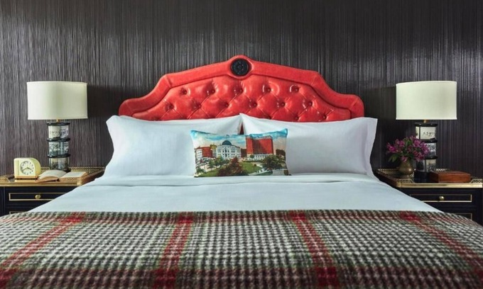 Downtown House | Accessible Deluxe King with Tub Room at Graduate Providence Formerly Providence
