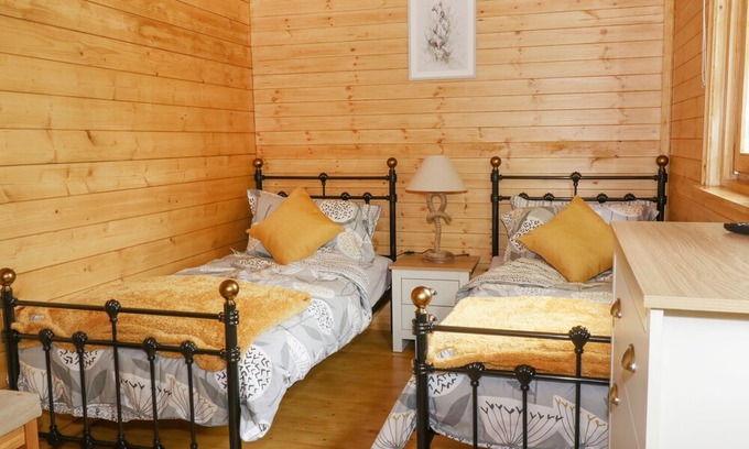 Saxmundham Cabin | Acorn Lodge, SAXMUNDHAM