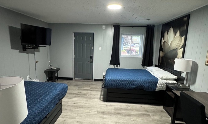 Black Mountain Hotel | Acorn Motel