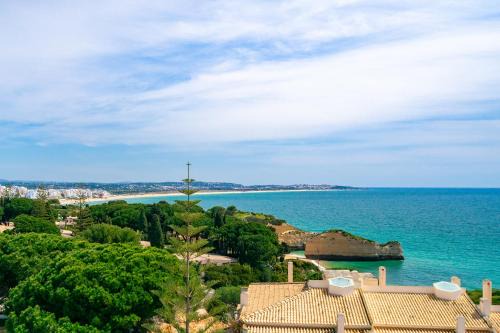 Alporchinhos Apartment | Acqua Vista Family Apartment - 200M from BEACH
