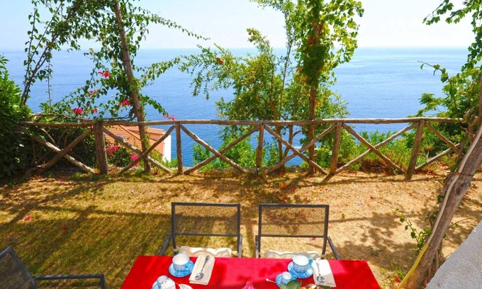 Pogerola Apartment | Acquamarina, Panoramic cottage in Amalfi in villa with stunning views.