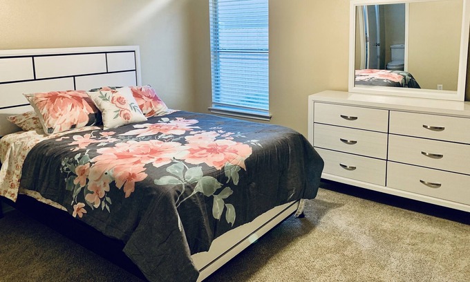 West San Antonio House | Across street from SeaWorld, beautiful sweet comfy home