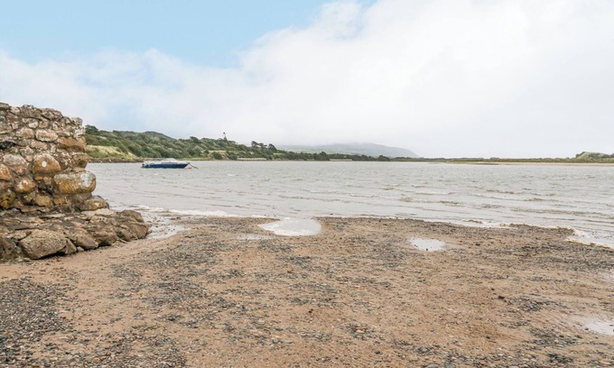 Ravenglass Cottage | ADA'S COTTAGE, pet friendly, country holiday cottage in Holmrook