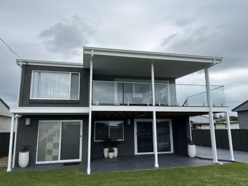 Greenwell Point House | ADEL86 - Twin Rivers