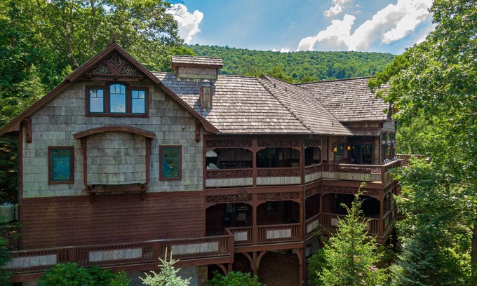 Boone House | Adirondack - Luxury Pet Friendly 7500+ Square Foot Boone Home with Views, Fireplace, & Game Room!