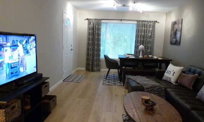 Carmichael House | Adison SILVER Organic Garden & Barbecue, Easy Access to Hwy, Downtown & Airport
