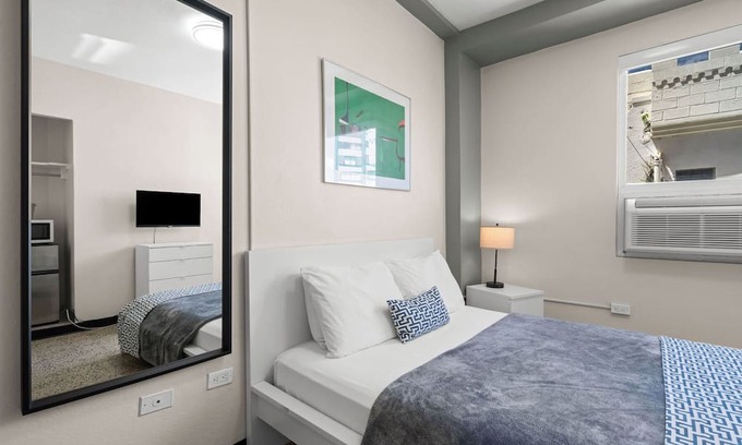 Miramar Apartment | Adjacent to Historic San Juan $vert$ Close to La Placita $vert$ Ideal for Groups