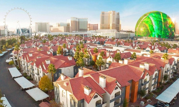 Las Vegas Resort | Adjacent to the Sphere- Just Off the Las Vegas Strip-Desert Club Resort- 2 Bd.