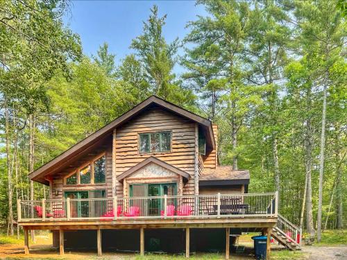 Jay House | ADK Cabin with Hot Tub, Near Whiteface, Lake Placid, Fire Pit, Game Rm