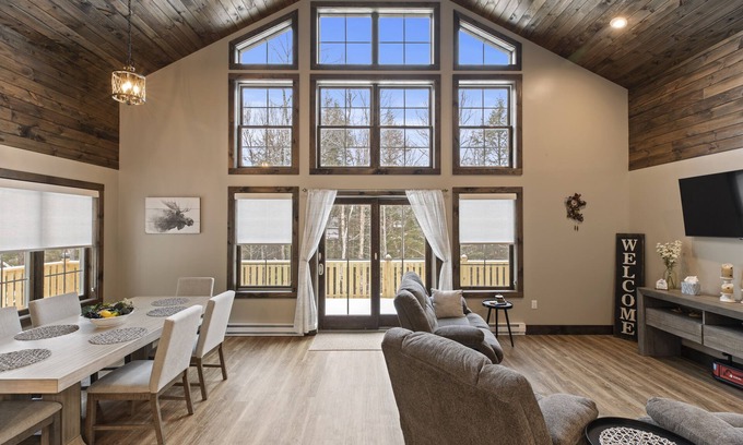 Inlet House | ADK/Rosemary’s Lodge/Great Location with trail access/Old Forge/Water Safari
