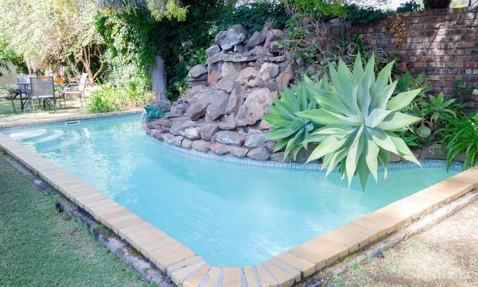 Oudtshoorn House | Adley House Guesthouse