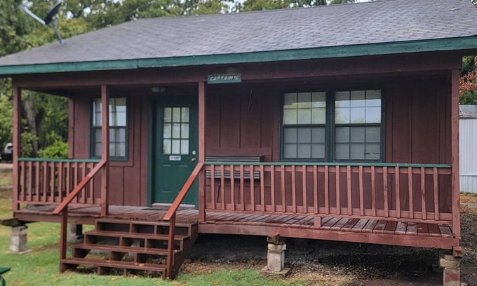 West Tawakoni Cabin | Admirals Cabin