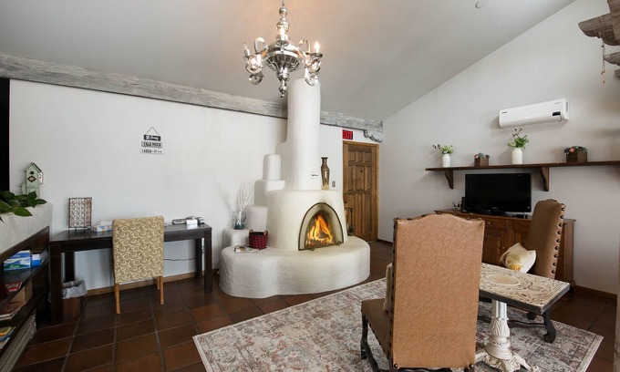Buena Vista House | Adobe Inn - Pet Friendly and Right in Town!