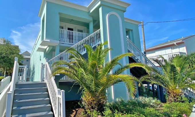 Navarre Beach Cottage | Adorable 1 bedroom Cottage just steps to the Gulf! Sleeps 4