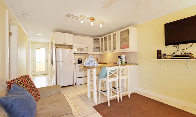 Holmes Beach Villa | Adorable beachfront rental in a great location with Gulf access right outside