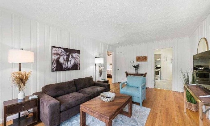 East Point Cottage | Adorable & Chic in South Atlanta/East Point with Hi speed wifi for remote work