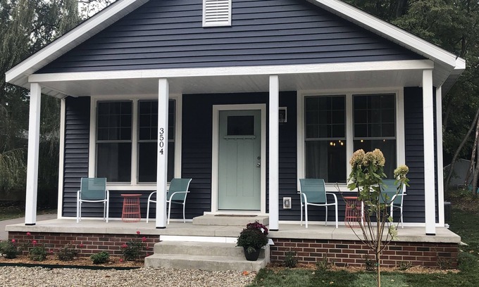 Michigan City House | Adorable cottage in the Michiana Shores area! Close to Lake Michigan and Dunes