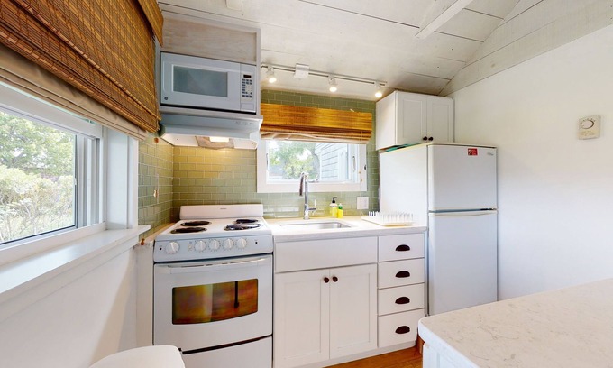 Oak Bluffs Cabin | Adorable cottage with pool, tennis courts & picnic area