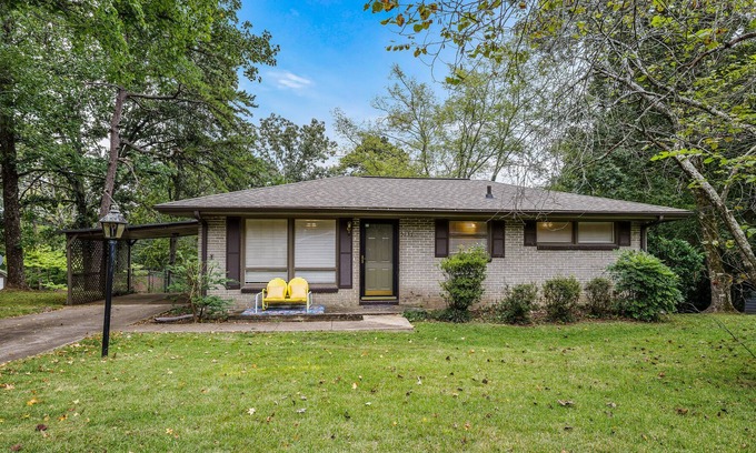 Crestline Heights House | Adorable house in quiet neighborhood outside of B'ham