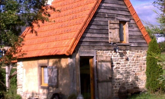 Bacilly House | Adorable little cottage La Boulangerie 2 people, Domaine de la Chauvinière, bay edge