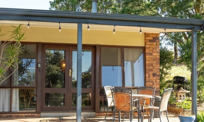 Bethany House | Adorable Lodge 2 Blickinstal Retreat