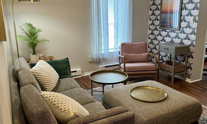 Kingston Apartment | Adorable Midtown Kingston Tavern Style apartment