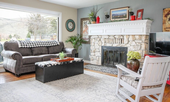 Baker City House | Adorable! The Home at Quail Ridge, Ski Disc. 10%