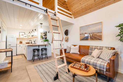 Williams Apartment | Adorable Tiny House near Grand Canyon, Fire Pit and Walk to Town