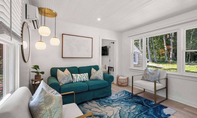 Yarmouth Port House | Adorable Updated Cottage, Walk to Water!