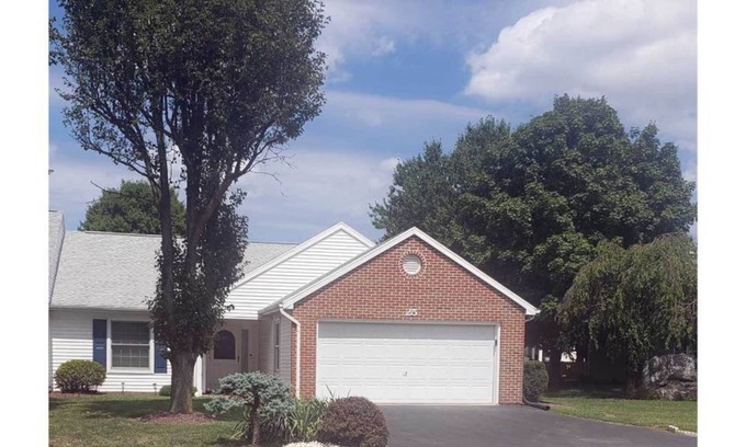 Mechanicsburg House | Adult Executive House 3B/2B Single Story w/ Garage