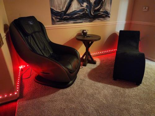 Executive Park Apartment | ADULT FUN! for the Holiday's - Professionally Maintained - Instant Booking "Sleeps 3 Maybe MORE" PINEAPPLE READY!