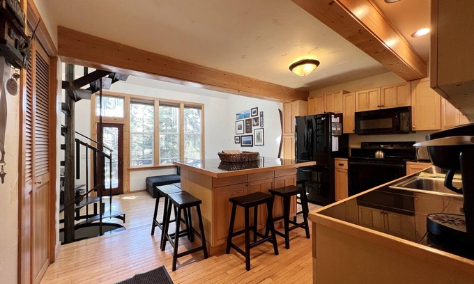 Dollar Point Condo | Adventure Awaits from this remodeled Condo-Pool, Hot tub, Tennis Courts